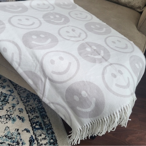 Happy Face Luxury Throw Blanket - Smiley - Picture 3 of 3